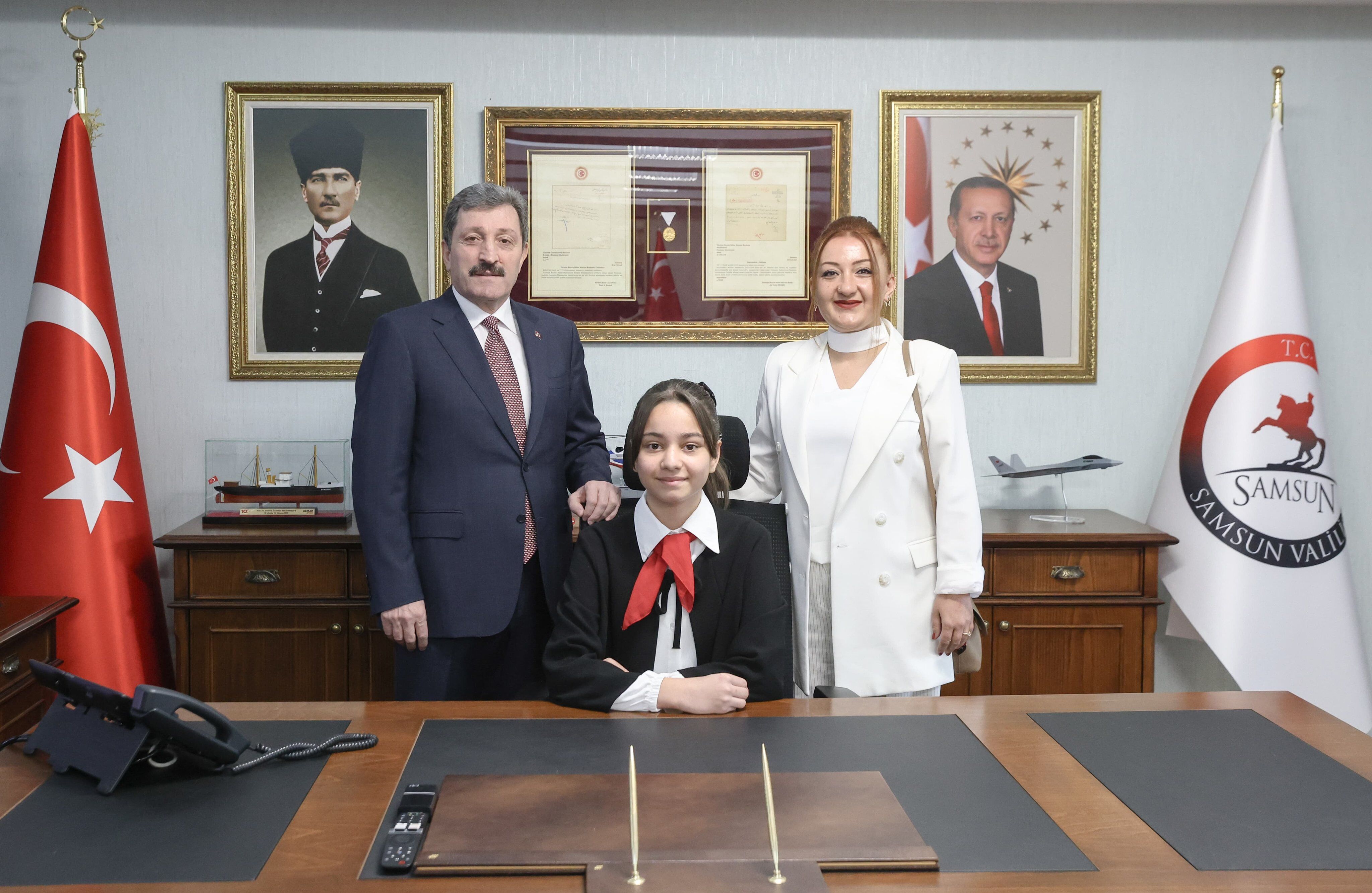 Samsun Valisi Orhan Tavlı makamını Diclenur Karahisar’a devretti