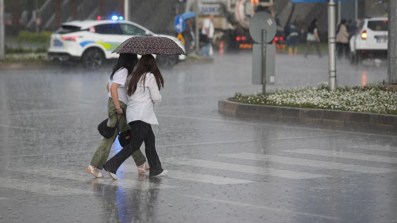 samsun haber: Samsun'a kuvvetli yağış, rüzgar, toz uyarısı! 
