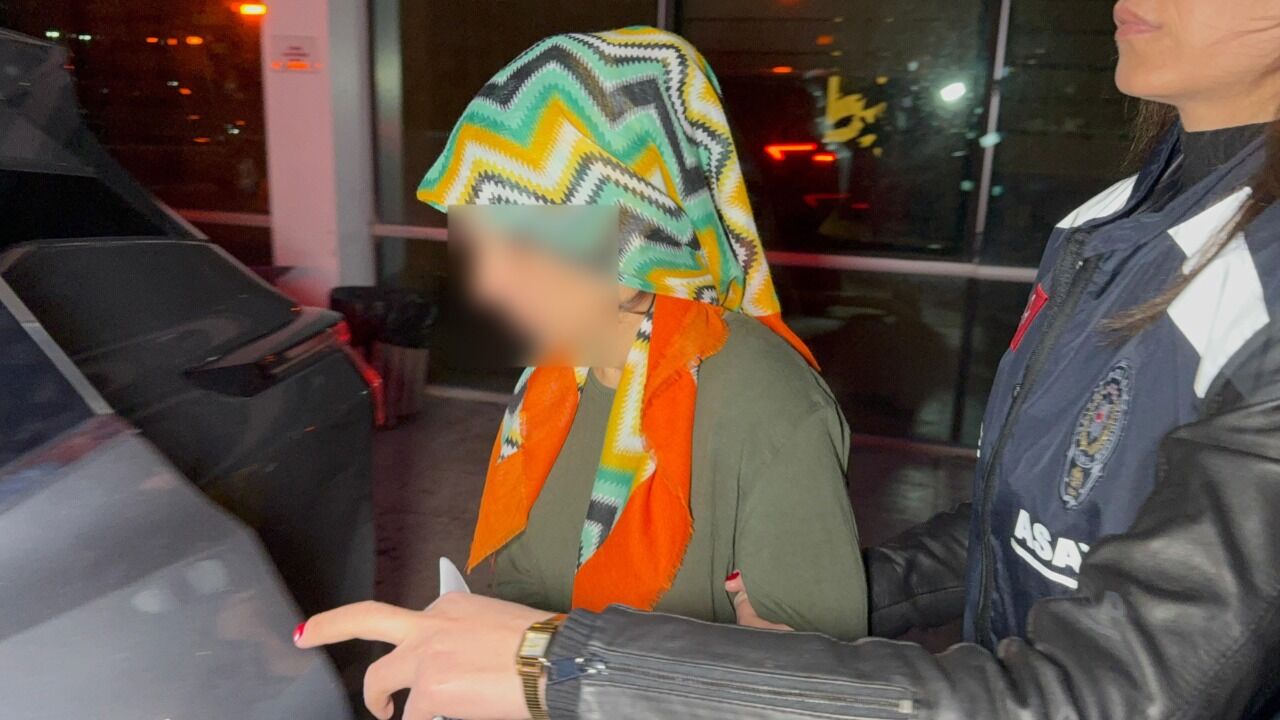 Samsunda Bebegini Cope Atan Kadindan Kan Donduran Ifade Kapak