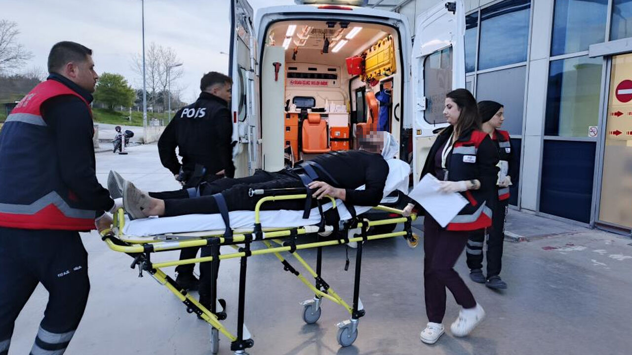 Samsunda Sokak Ortasinda Kan Akti Ic Foto 1