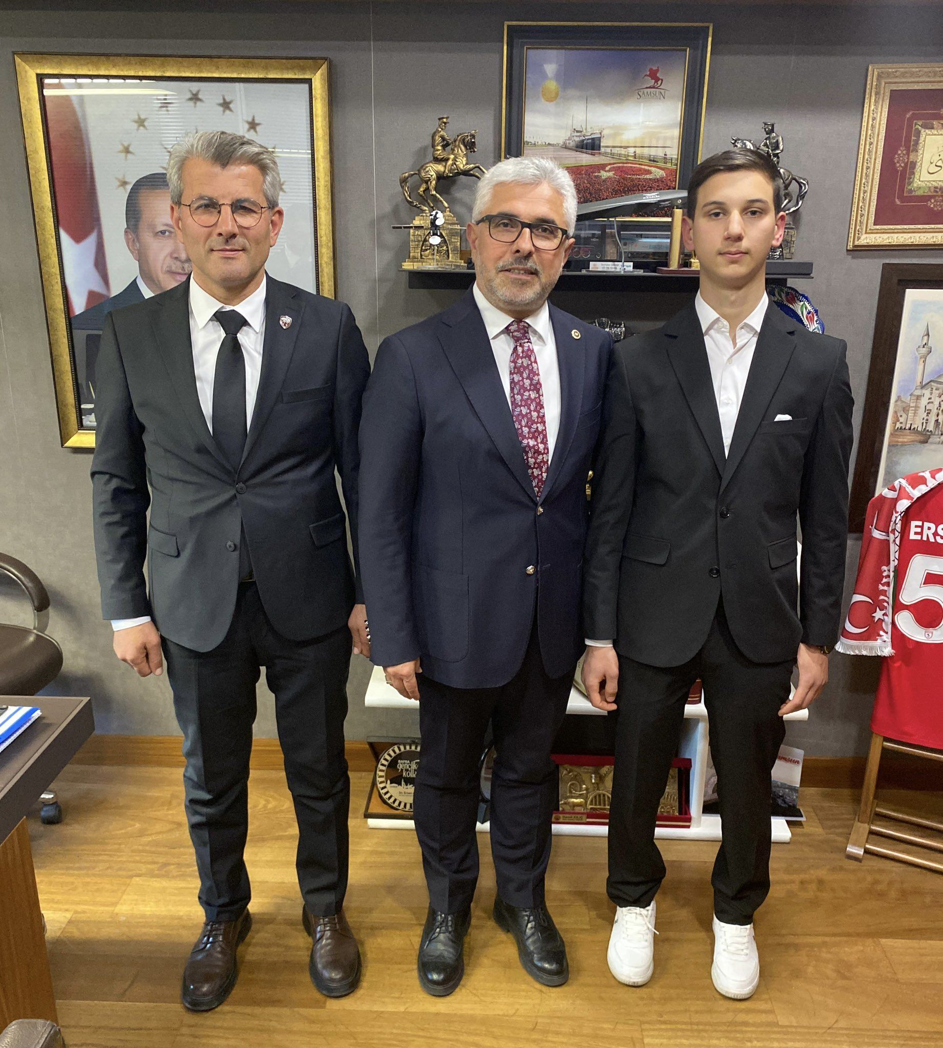 Samsunlu yılın çırağı Emrullah Orhan'dan AK Partili Ersan Aksu'ya ziyaret