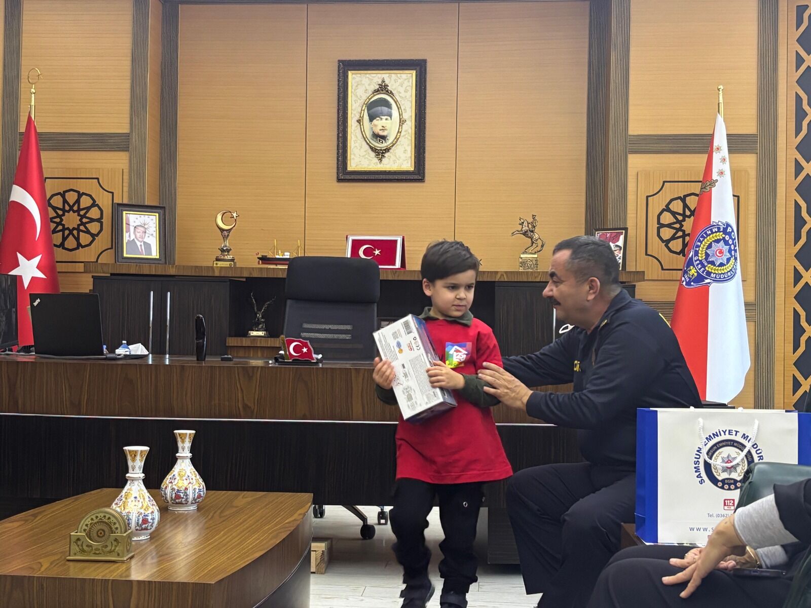 LÖSEV’li çocuklardan Samsun Emniyeti’ne anlamlı ziyaret