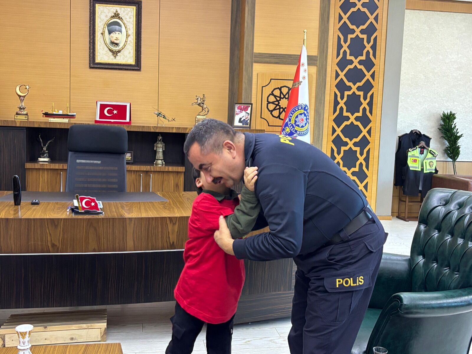 LÖSEV’li çocuklardan Samsun Emniyeti’ne anlamlı ziyaret