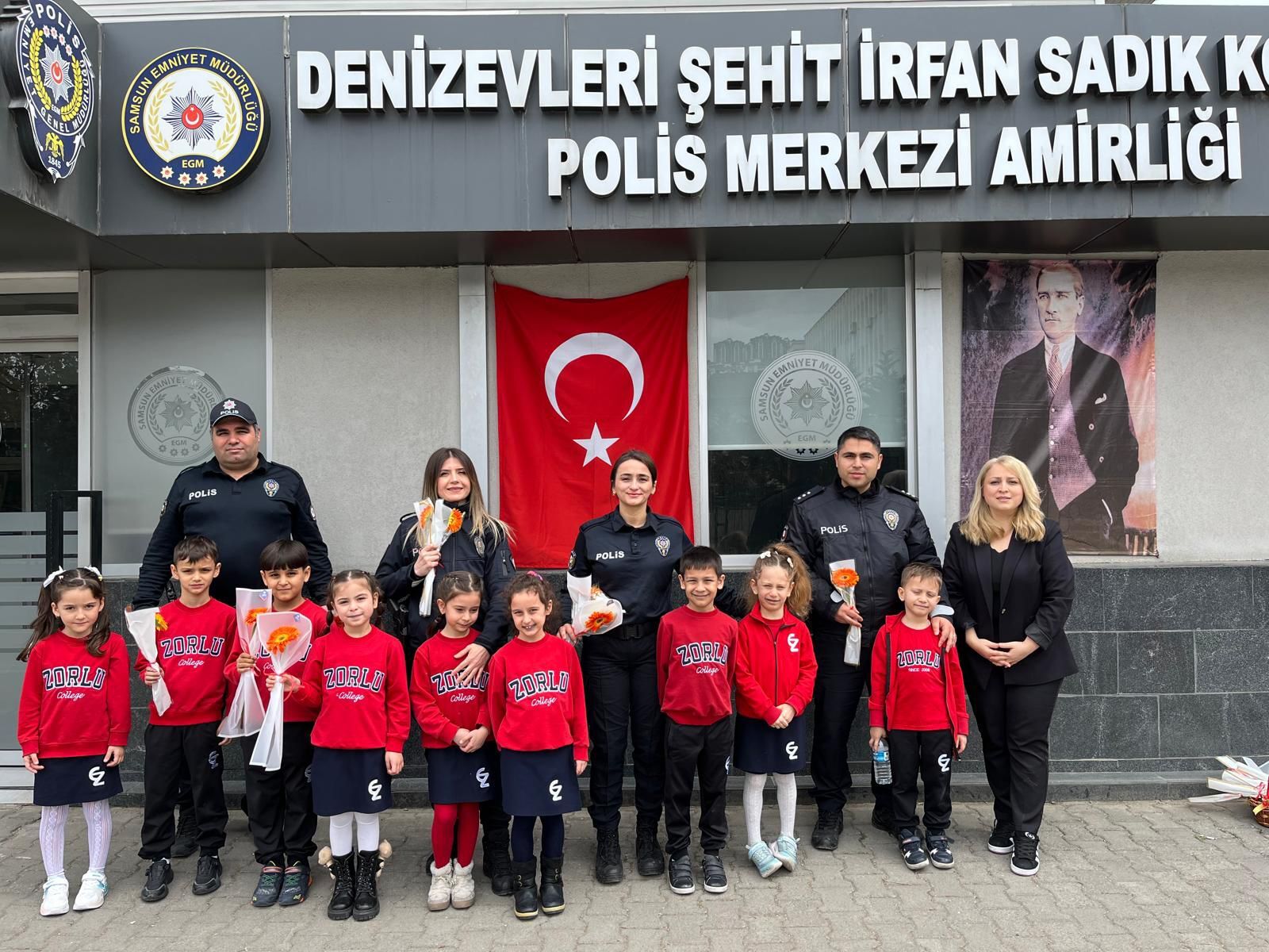 Samsun’da Zorlu Koleji’nden polislere anlamlı ziyaret