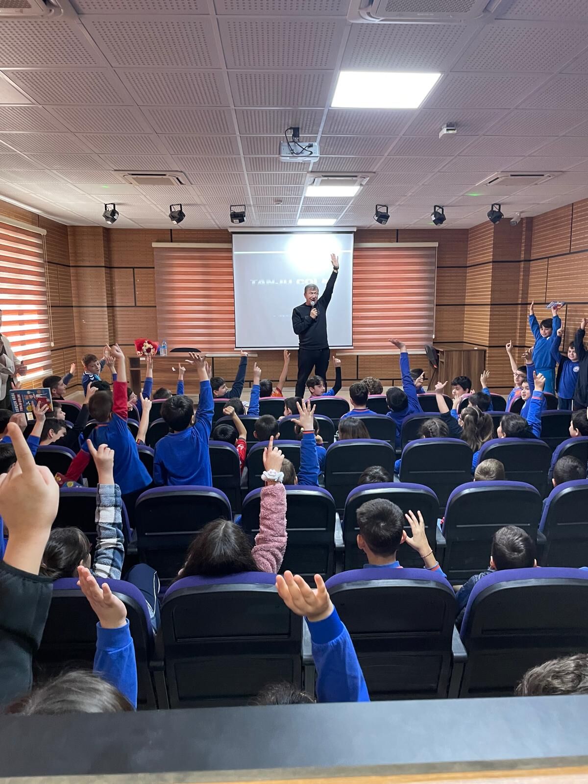 Efsane golcü Tanju Çolak Samsun'da öğrencilerle buluştu 