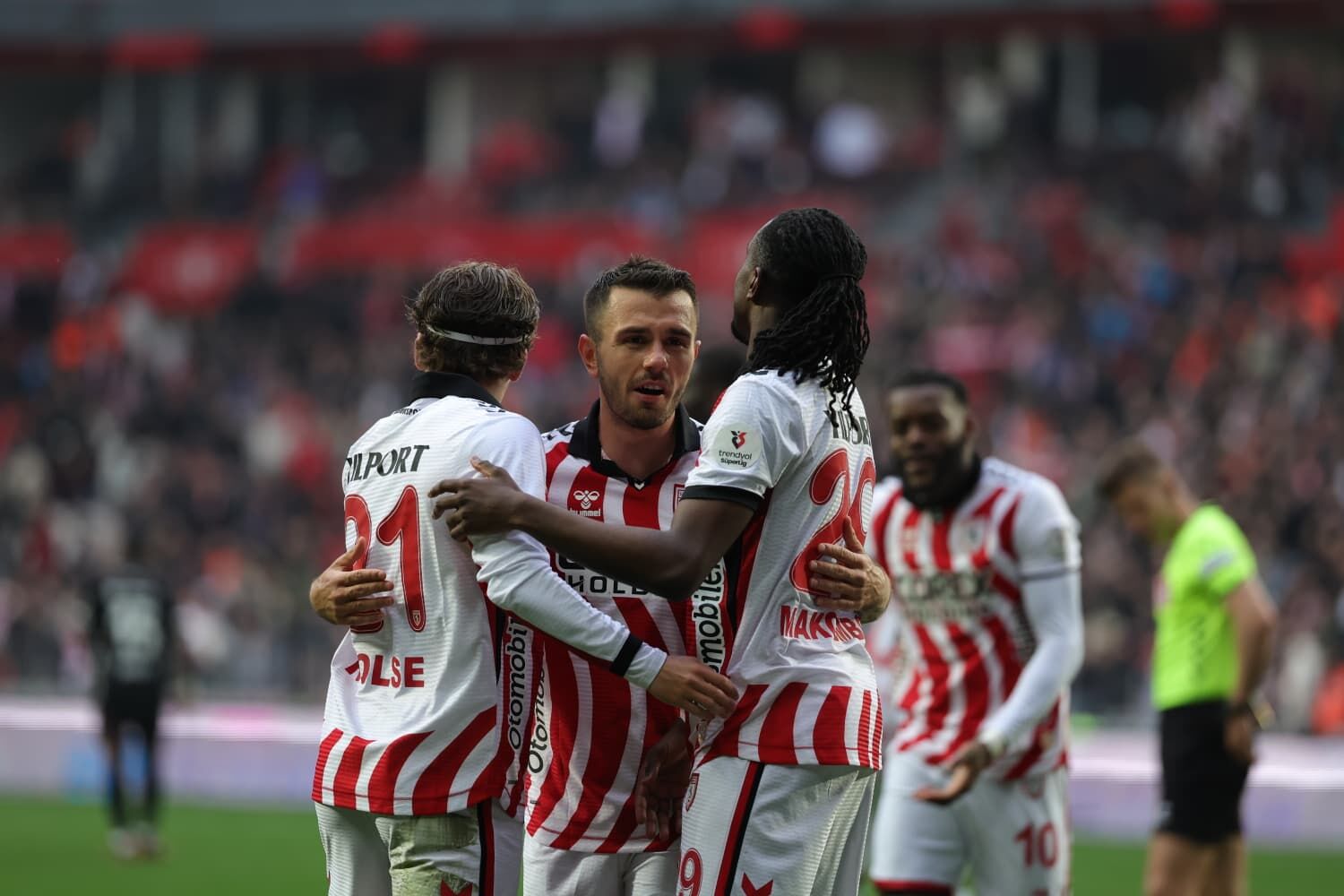 Samsunspor evinde fırtına estirdi: Beşiktaş’ı devirdi!