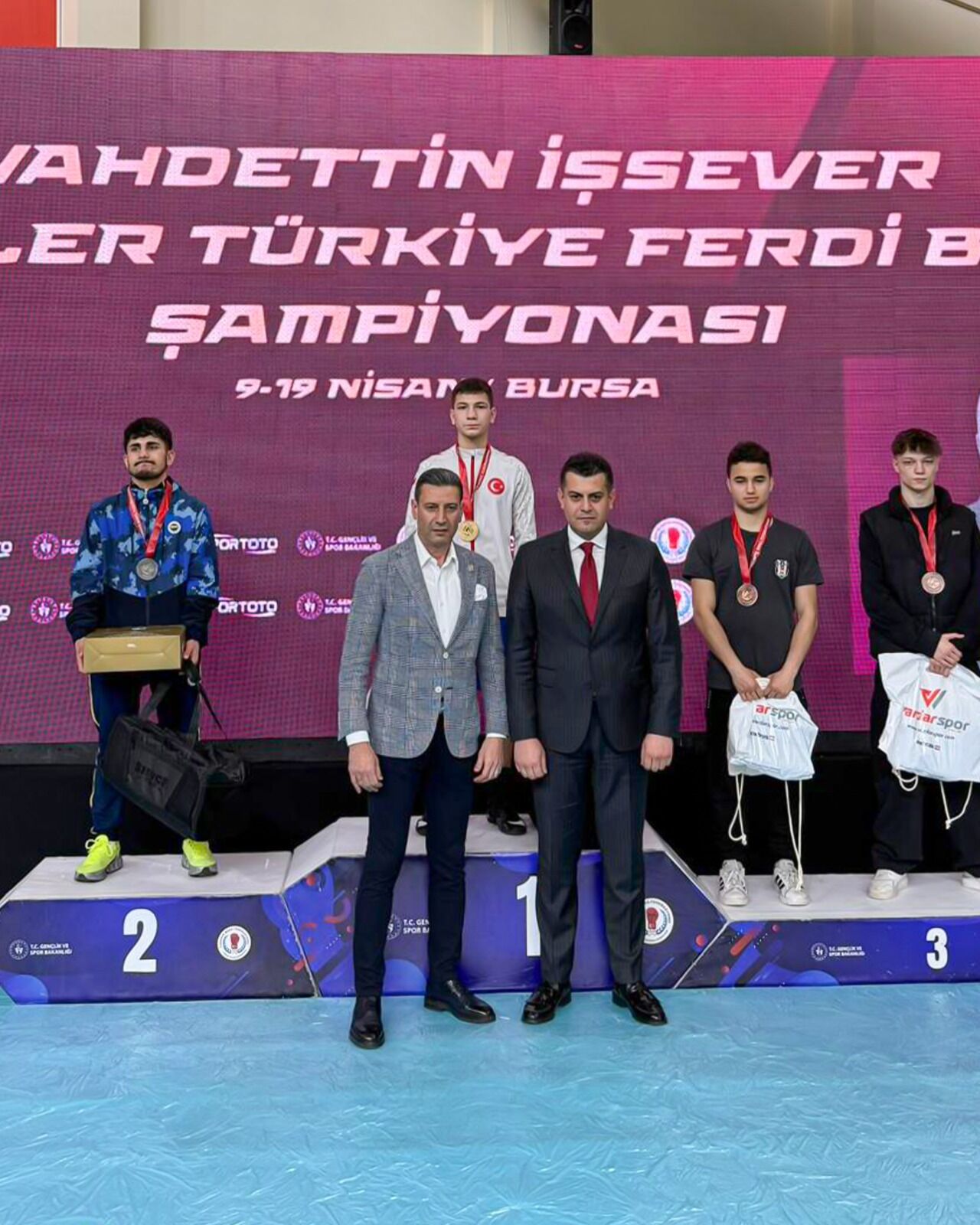 Ringde altın zafer! Samsunsporlu Muhammed Ali Arlı şampiyon