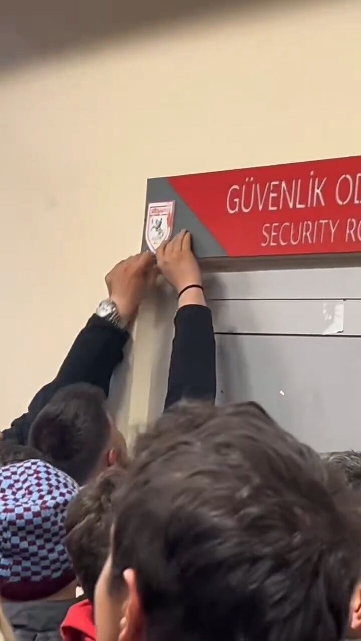 Samsunspor-Trabzonspor maçında Atatürklü Arma'ya büyük saygısızlık!