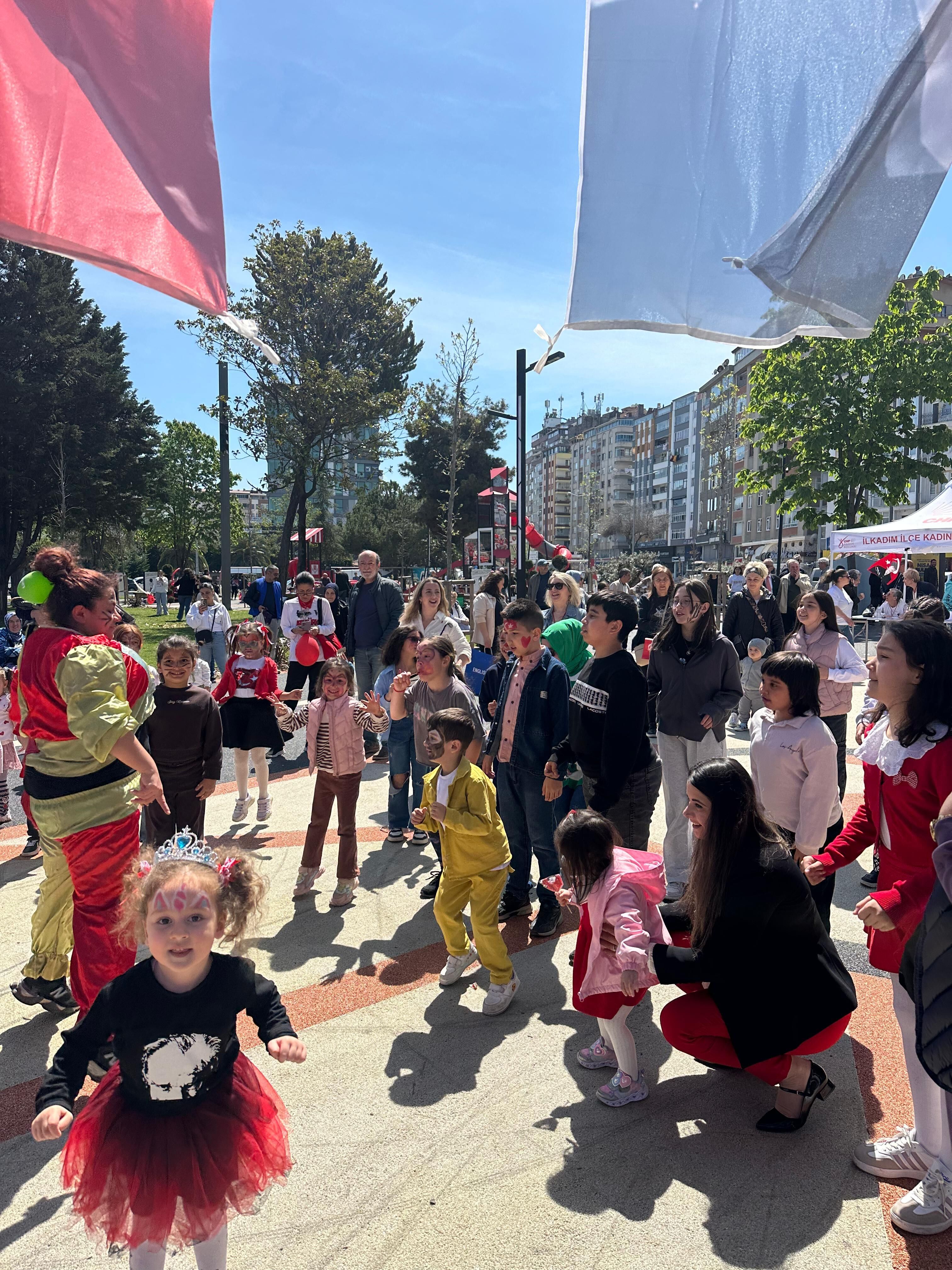 Samsun’da CHP’den çocuklara bayram şenliği