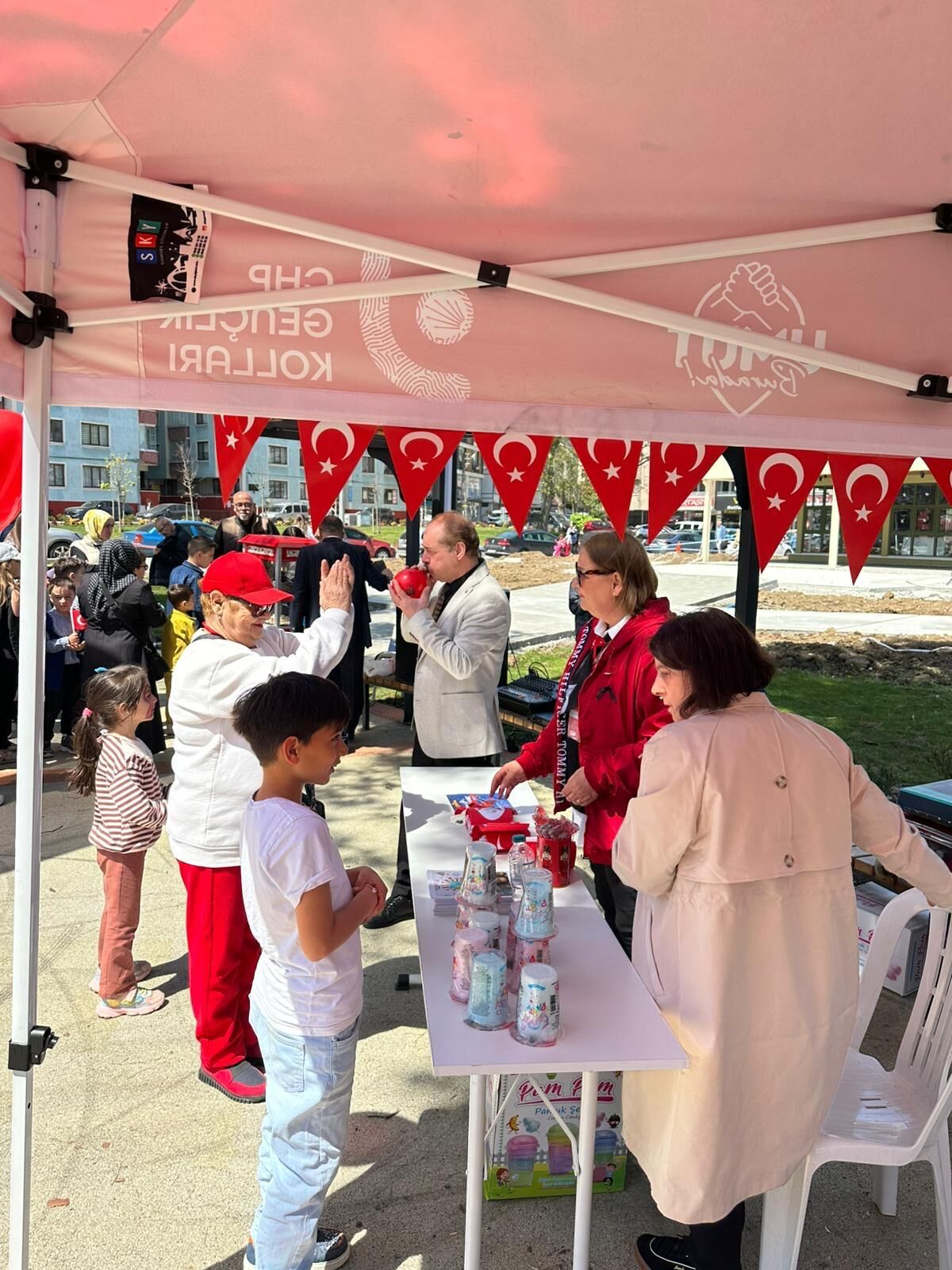 Samsun’da CHP’den çocuklara bayram şenliği