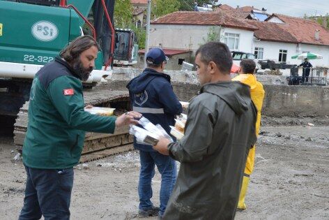 samsun haber: Havza’da sel mağdurlarına sıcak yemek 