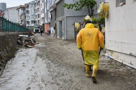 samsun haber: Samsun'da cezaevinden çıktılar, sel bölgesinde çalışmaya başladılar