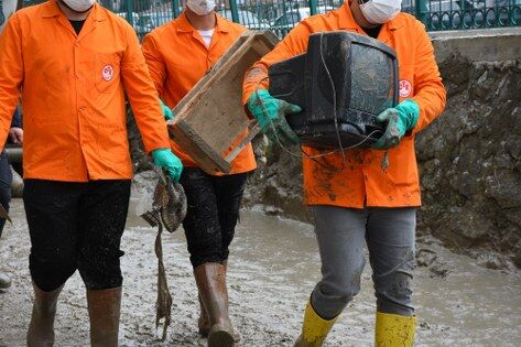 samsun haber: Samsun'da cezaevinden çıktılar, sel bölgesinde çalışmaya başladılar