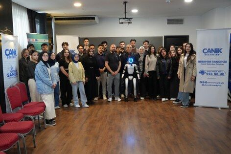 samsun haber: Samsun'da ilginç anlar! Robottan gençlere ders 