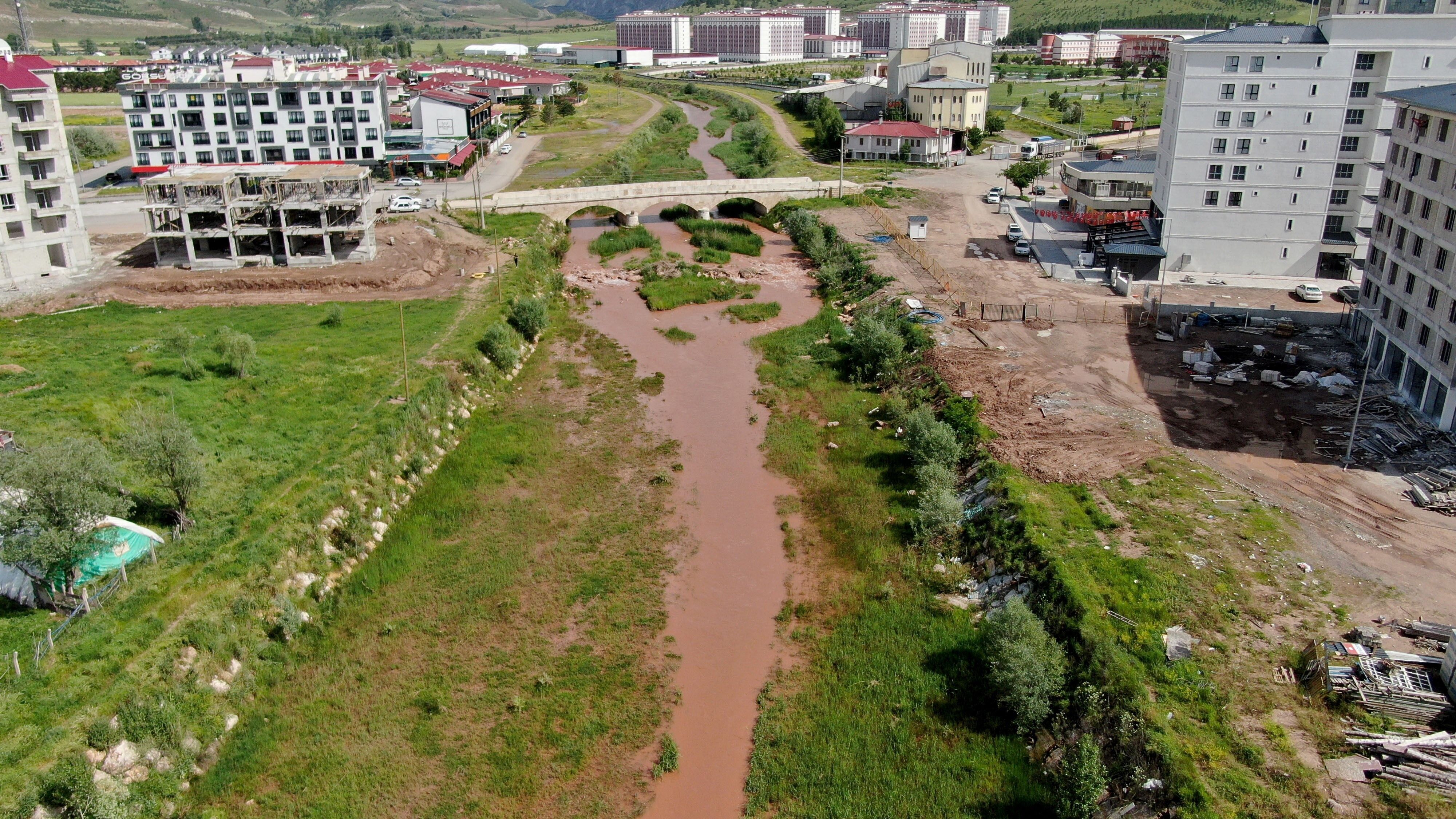 Kızılırmak’a rengini veren Fadlum Irmağı coştu!