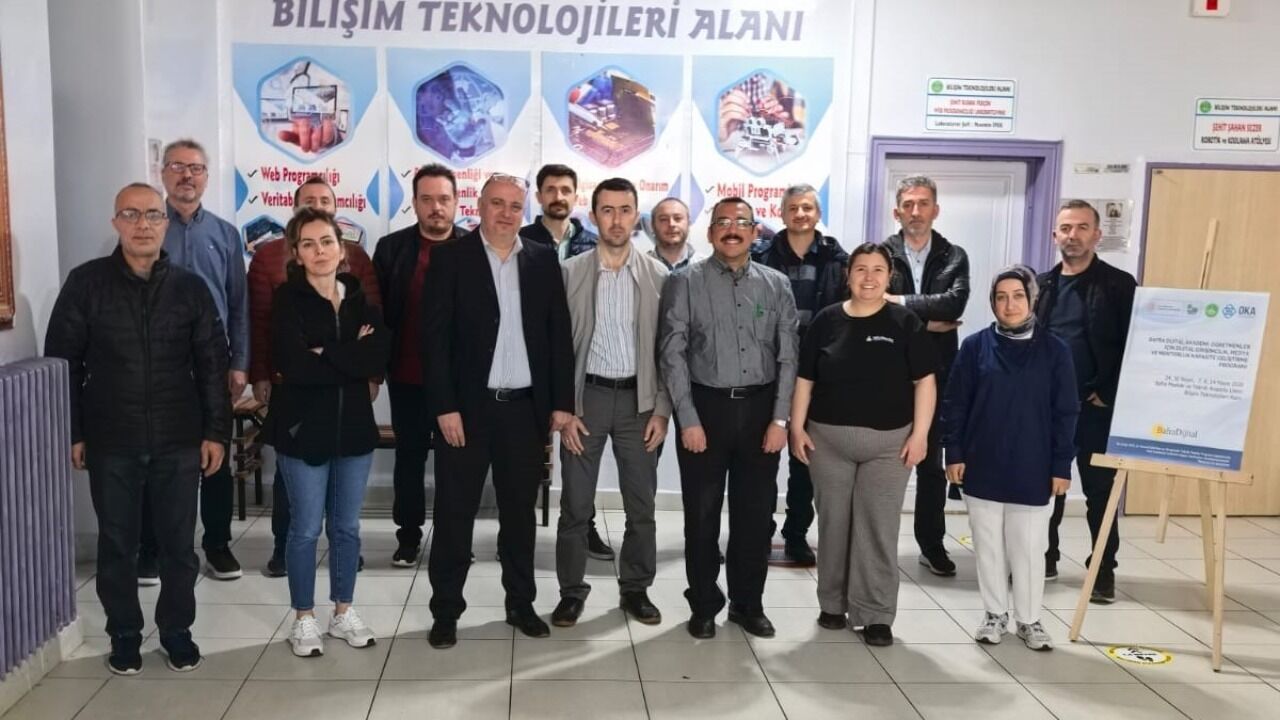 Bafra’da öğretmenlere OKA destekli dijital dönüşüm eğitimi