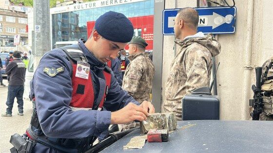 samsun haber: Sel suları çekildi, çamurun altından çıktı! Paranın sahibi aranıyor 