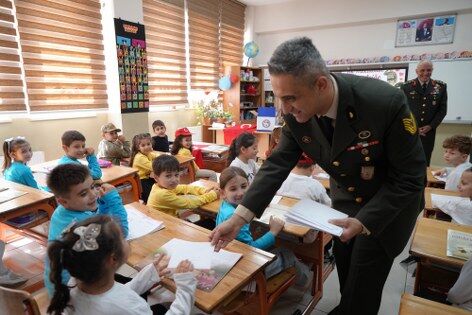 samsun haber: Samsun'da miniklerin Mehmetçik sevinci! Duygu dolu sürpriz