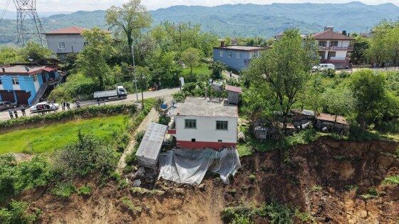 Karadeniz'de heyelan! Evler boşaltıldı, mezarlar kayboldu 