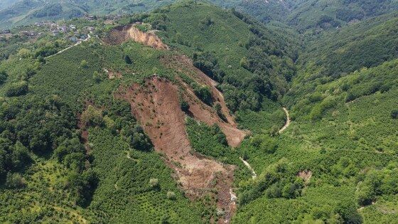 Karadeniz'de heyelan! Evler boşaltıldı, mezarlar kayboldu 