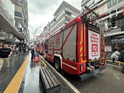 samsun haber: Samsun Çiftlik Caddesi'nde 5 katlı binada yangın paniği