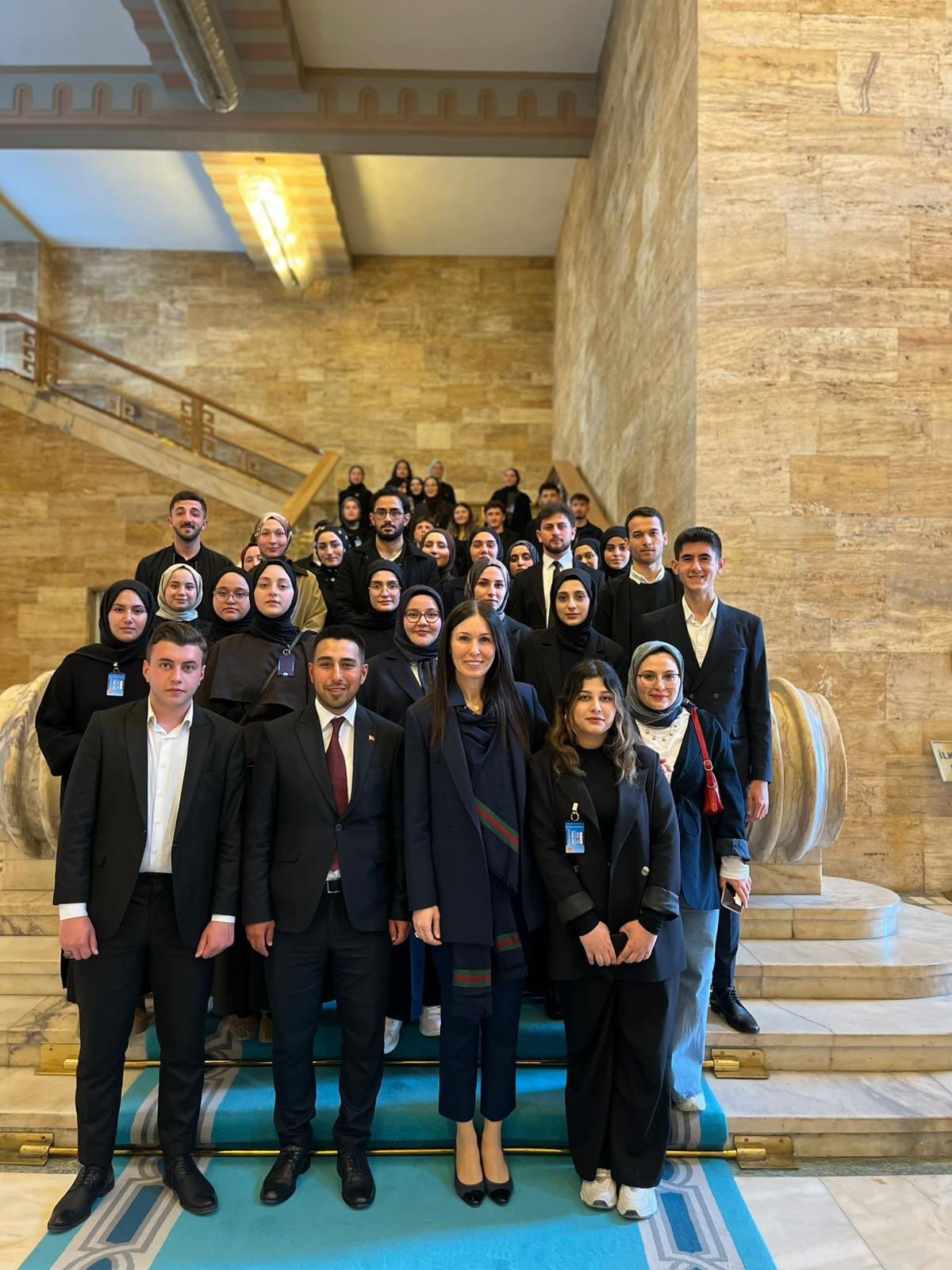AK Partili Çiğdem Karaaslan, Samsunlu gençleri TBMM’de ağırladı