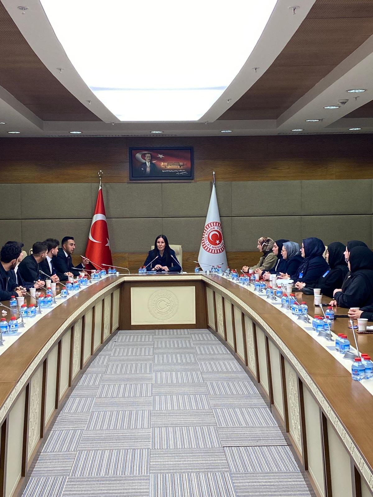 AK Partili Çiğdem Karaaslan, Samsunlu gençleri TBMM’de ağırladı