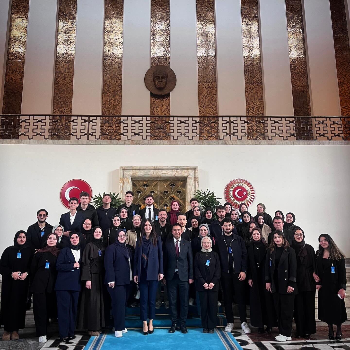 AK Partili Çiğdem Karaaslan, Samsunlu gençleri TBMM’de ağırladı