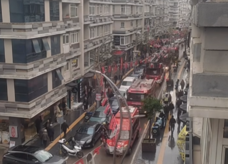 samsun haber: Samsun Çiftlik Caddesi'nde 5 katlı binada yangın paniği