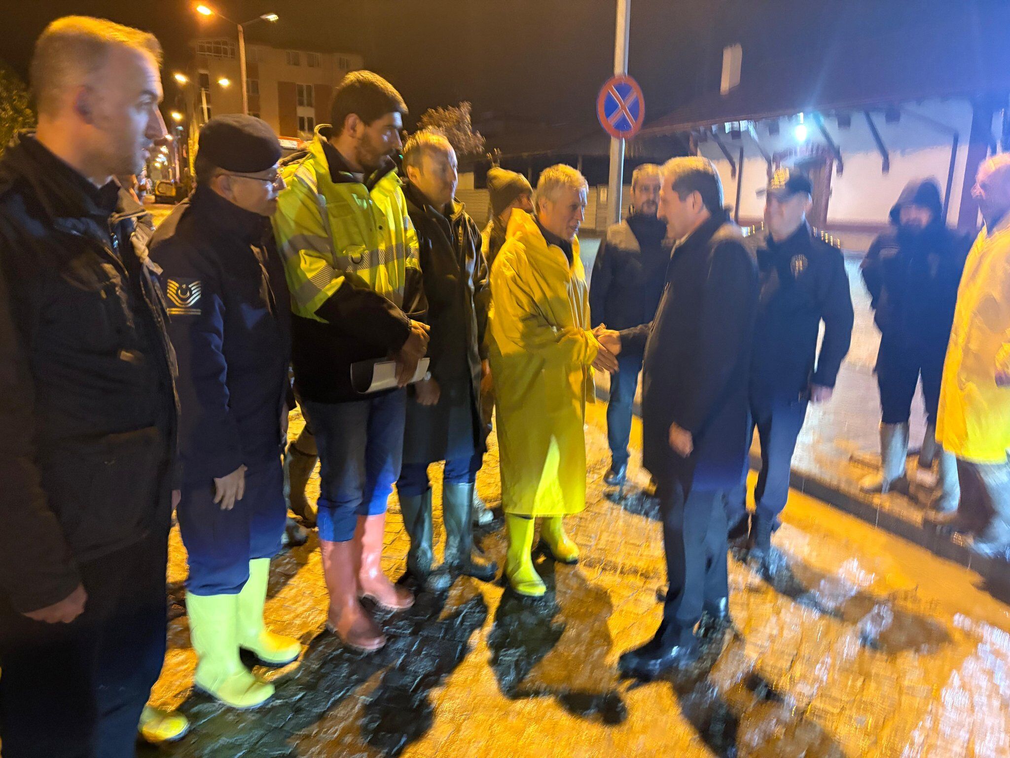 samsun haber: Vali Orhan Tavlı'dan Havza’da sel bölgesinde gece mesaisi!