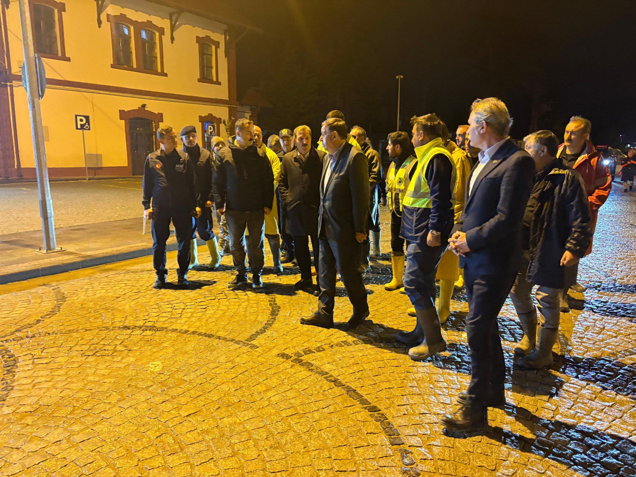 samsun haber: Vali Orhan Tavlı'dan Havza’da sel bölgesinde gece mesaisi!