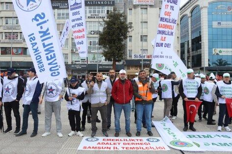 samsun haber: Samsun'da yağmur altında 1 Mayıs coşkusu! İşçiler taleplerini haykırdı 