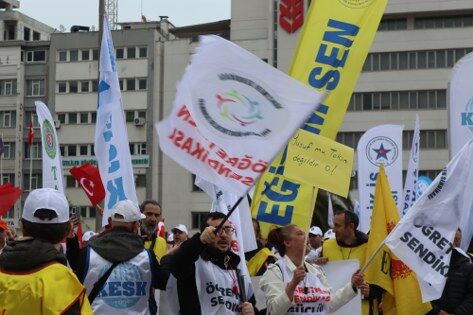 samsun haber: Samsun'da yağmur altında 1 Mayıs coşkusu! İşçiler taleplerini haykırdı 