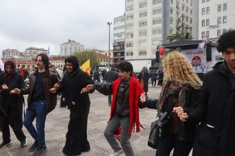 samsun haber: Samsun'da yağmur altında 1 Mayıs coşkusu! İşçiler taleplerini haykırdı 