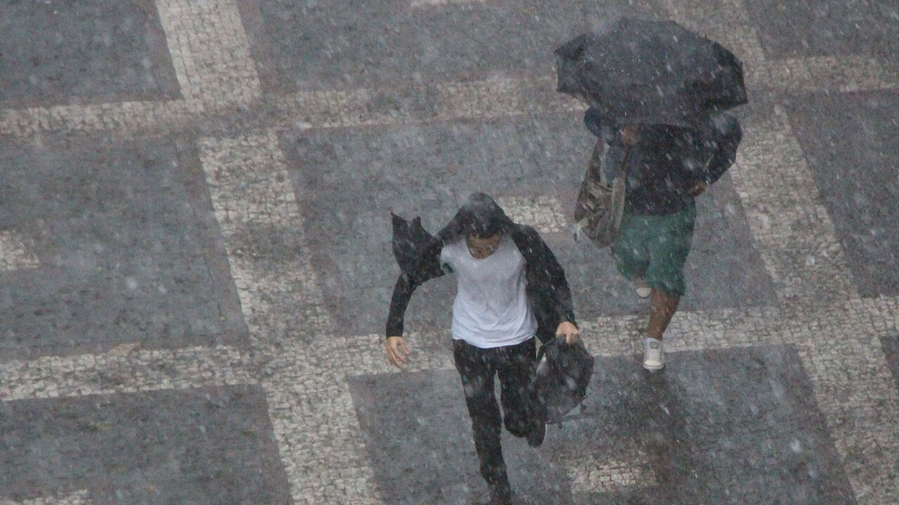 samsun haber: Samsun'a sel uyarısı! Meteoroloji riskli saatleri açıkladı