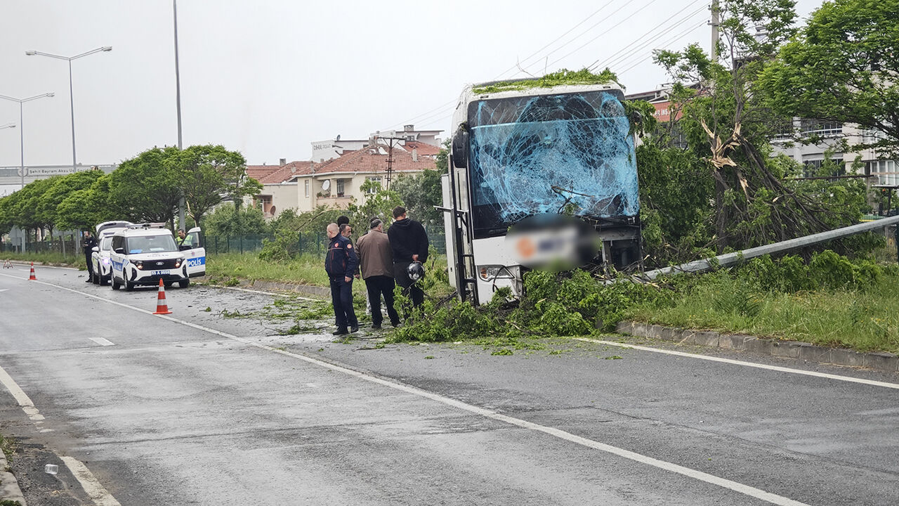 Samsunda Feci Kaza Otobus Refuje Cikti