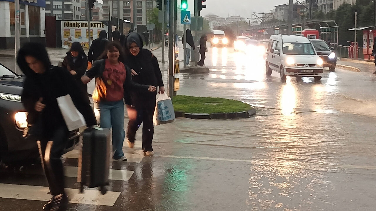 samsun haber: Samsun'a kuvvetli yağış uyarısı! İşte saat saat hava tahmini 