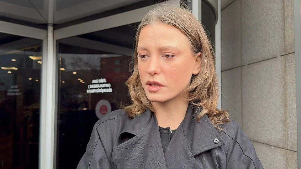 Yakalama kararı çıkarılan Serenay Sarıkaya'dan ilk açıklama!
