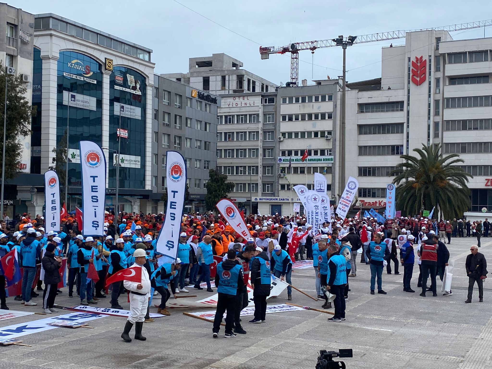 samsun haber: Samsun'da yağmur altında 1 Mayıs coşkusu! İşçiler taleplerini haykırdı 
