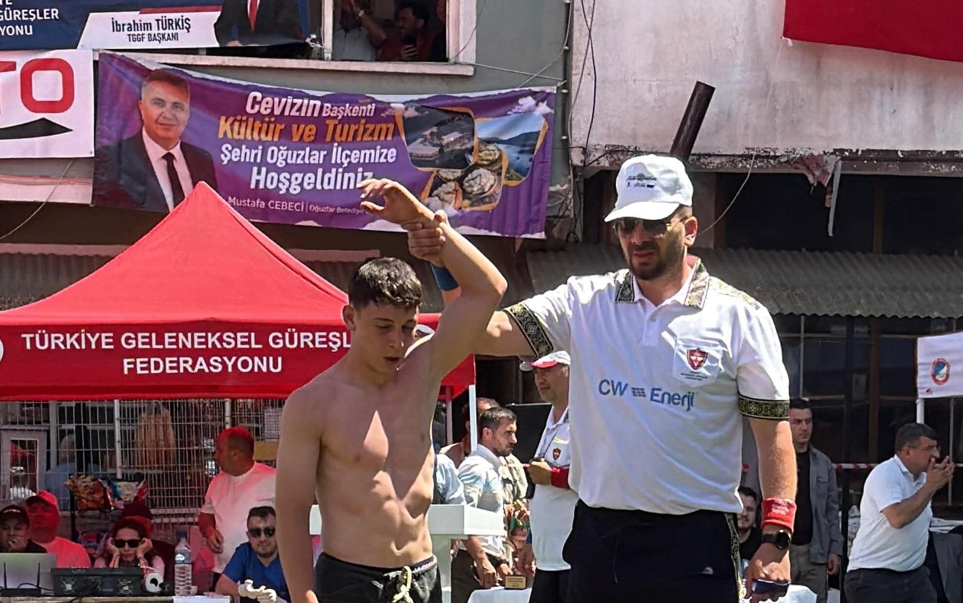 Samsunlu güreşçilerden madalya yağmuru