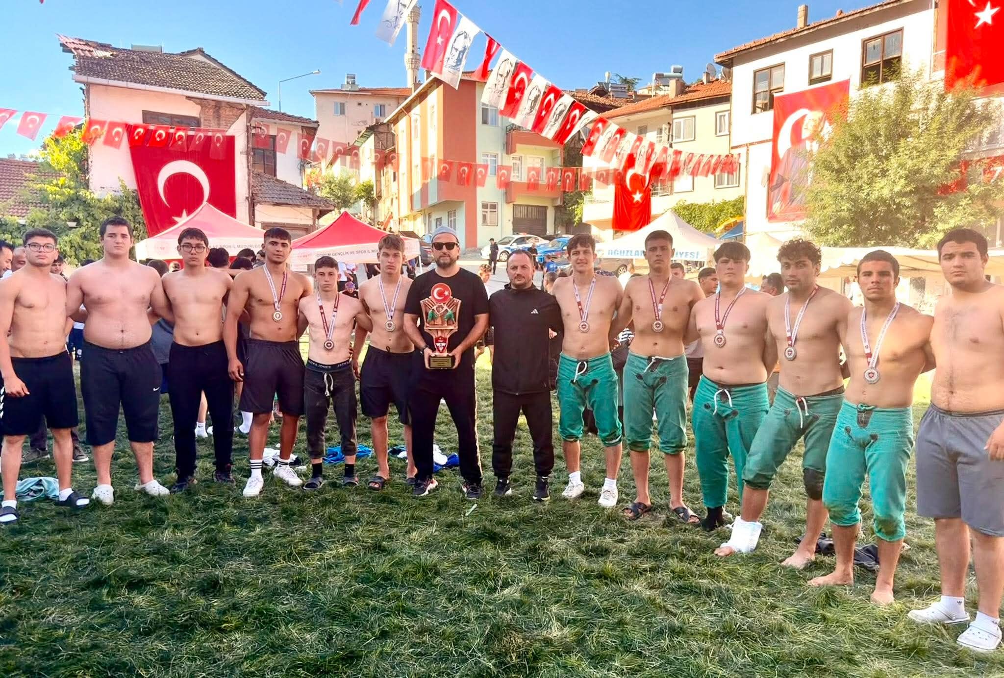 Samsunlu güreşçilerden madalya yağmuru