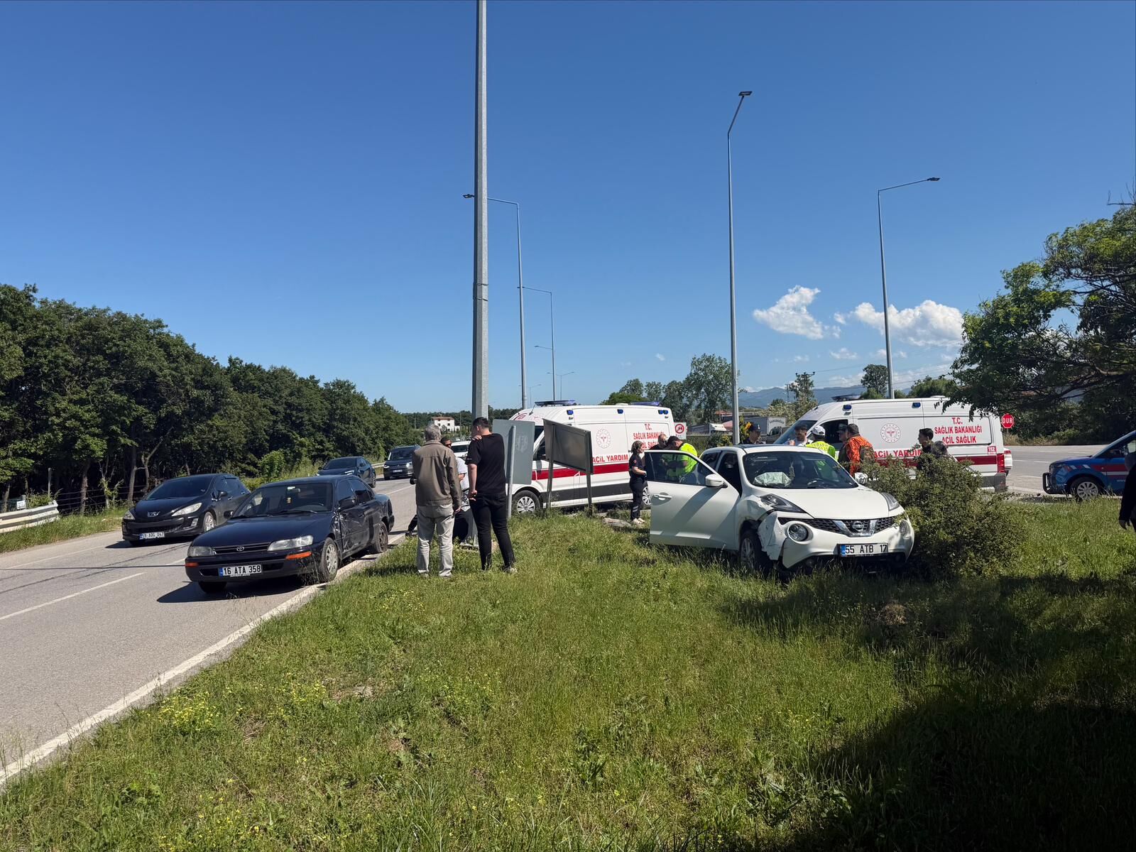 samsun haber: Bafra’da iki araç çarpıştı: 1’i bebek 2 yaralı