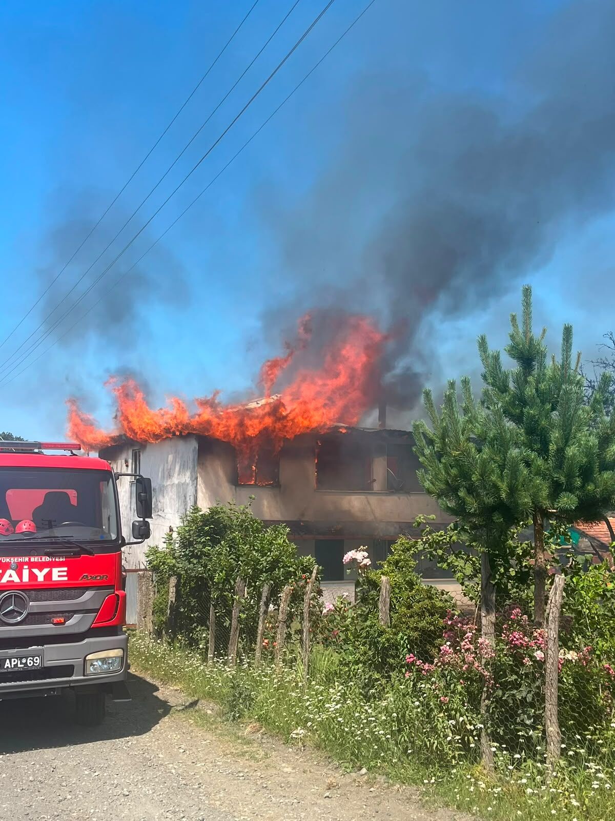 samsun haber: Samsun'da ot yakarken evi yaktı! Yangın paniği