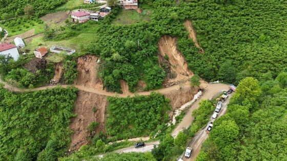 Karadeniz'de heyelan tehlikesi büyüyor! 33 ev tahliye edildi