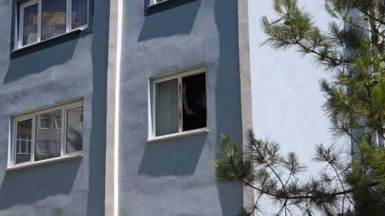 samsun haber: Samsun'da 11 katlı binada panik! Pencereden düştü