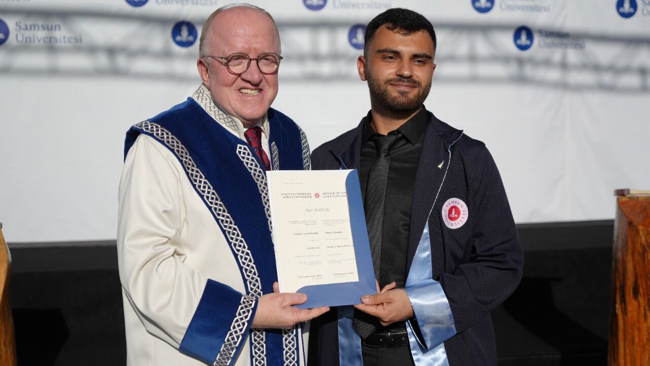 SAMÜ'de mezuniyet coşkusu: 616 öğrenci diploma aldı