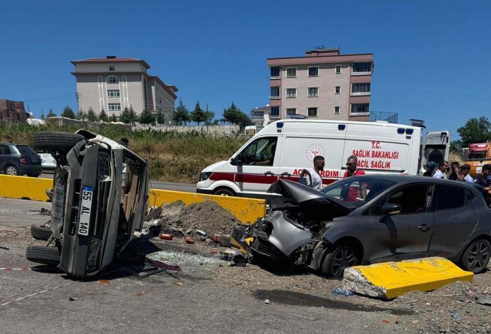 samsun haber: Samsun'da kavşakta iki otomobil çarpıştı: 3 yaralı