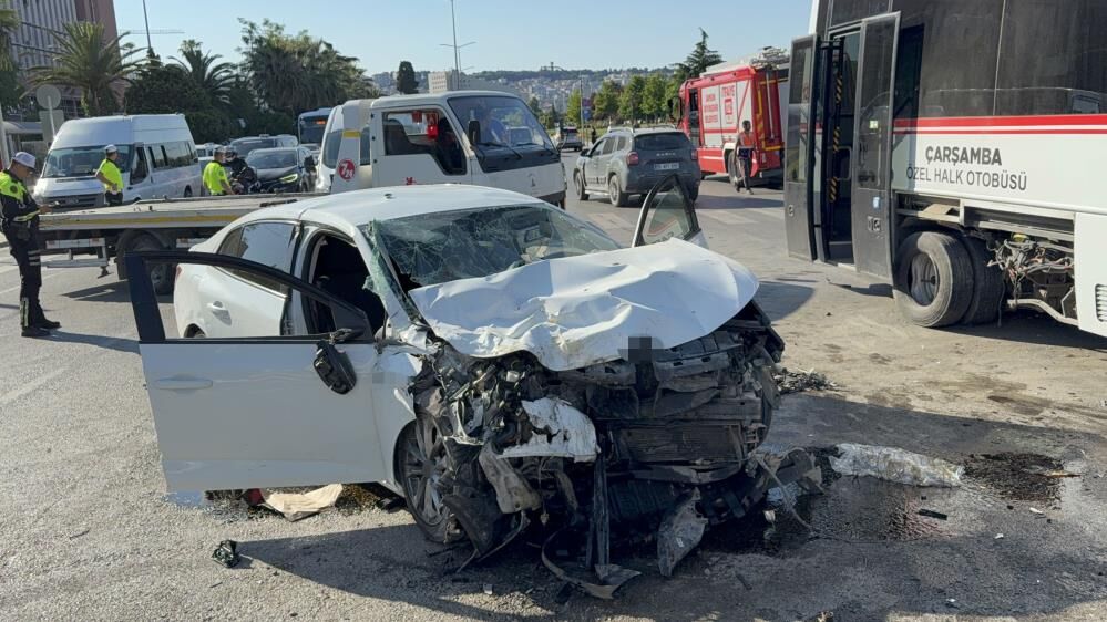 samsun haber: Samsun'da otomobil ile halk otobüsü çarpıştı: 7 yaralı
