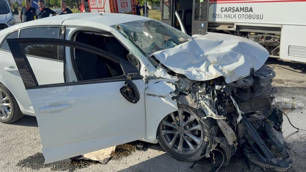 samsun haber: Samsun'da otomobil ile halk otobüsü çarpıştı: 7 yaralı