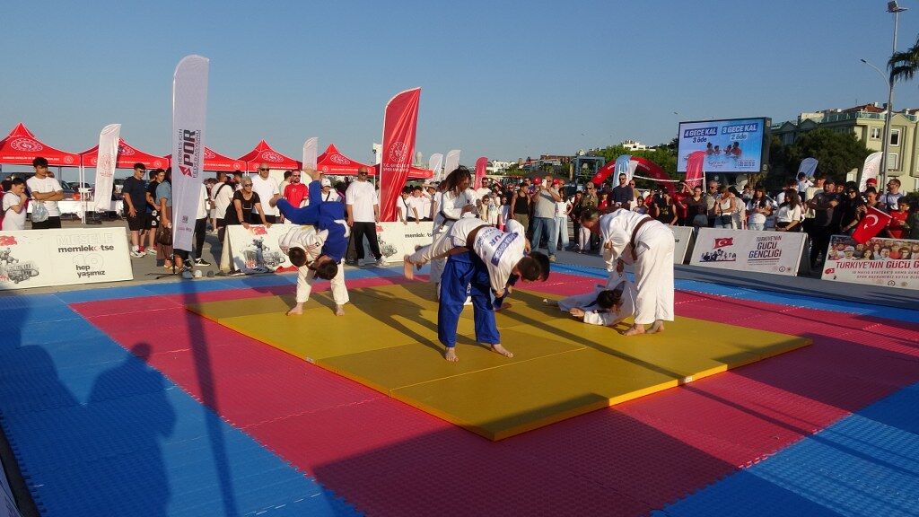 Samsun'da Yaz Spor Okulları coşkuyla açıldı